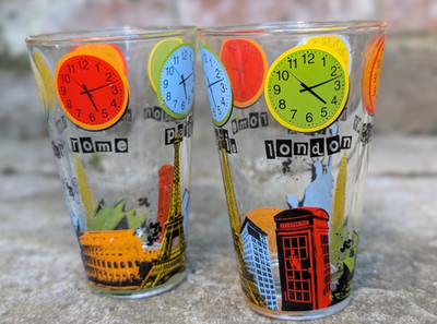Rarität Vintage CERVE 2 x Trinkgläser Weltzeit New York Paris UK Uhren Italienisch