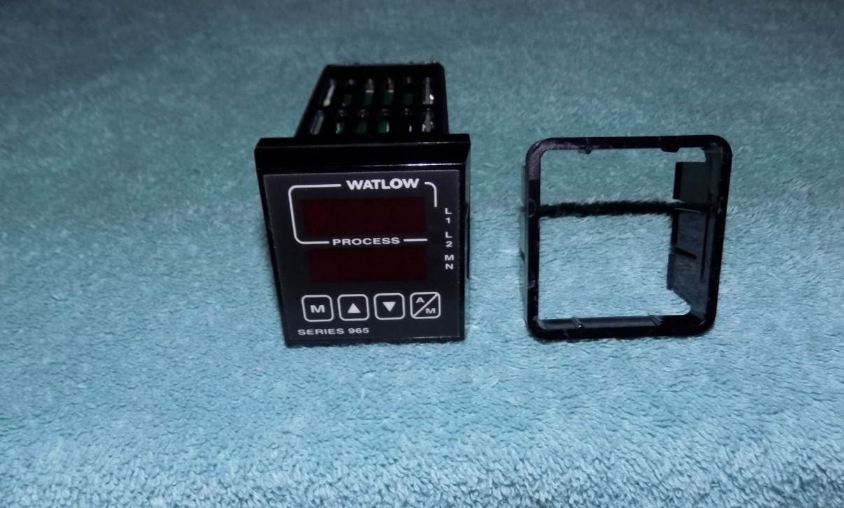 New Watlow 965A-3CD0-0000 Digital Temperature Controller
