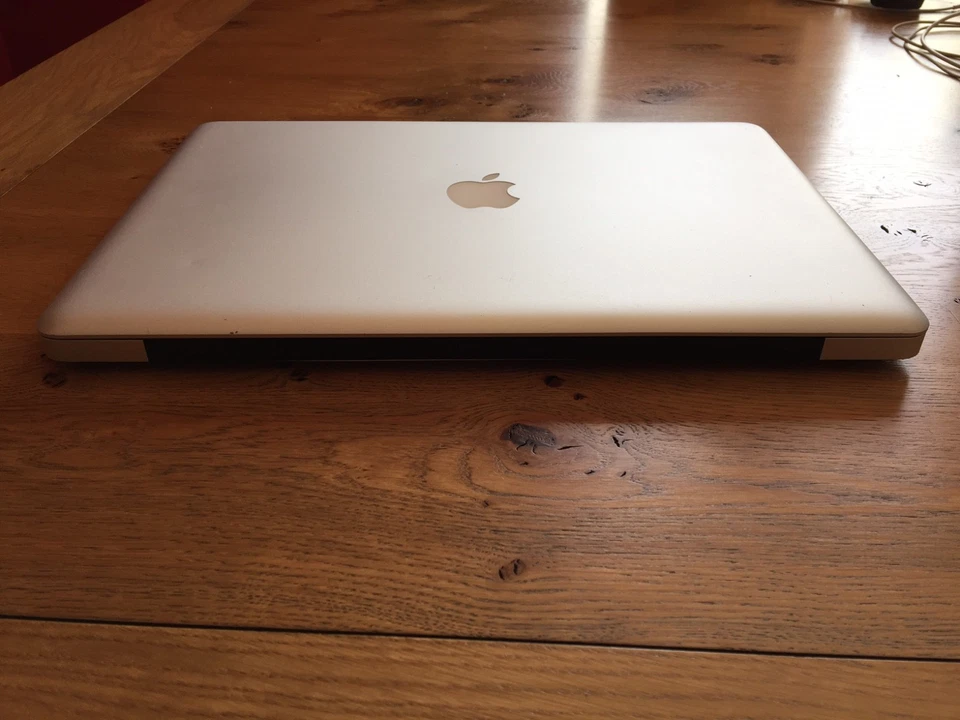 Apple MacBook Pro 15" - Core i7 2 GHz A1286 ✔ 500GB ✔ 4GB ✔ AMD Radeon GFX - Image 4 of 4