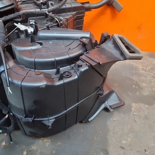 Ford KA Mk2 Heizungskasten Luftverteilergehäuse mit Klima AAAA 1.2 2008-16 - Bild 7 von 20