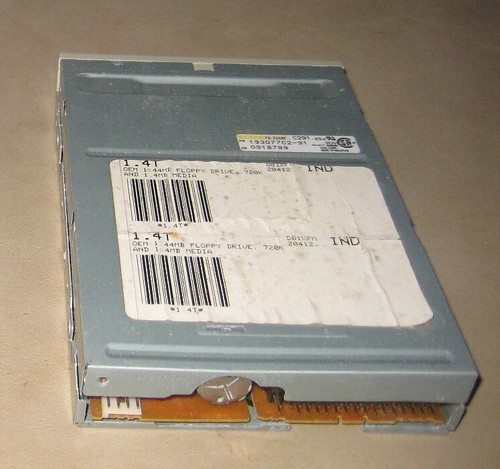 Teac FD-235HF 1,44 MB Diskettenlaufwerk - beige - Bild 2 von 2