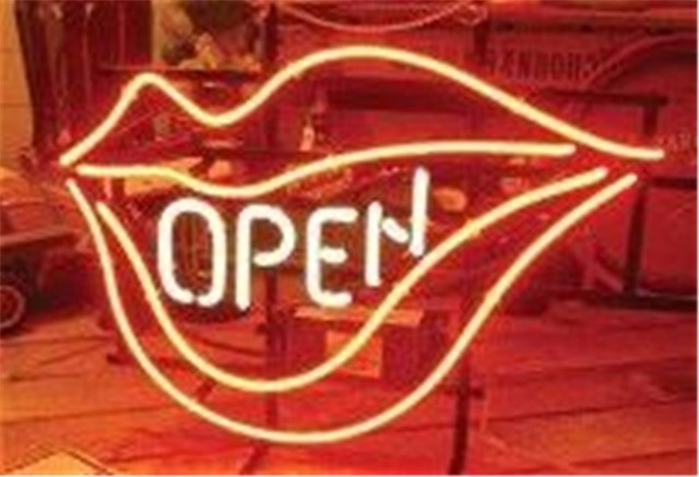 upahhajizaytouna COORS LIGHT NUDE GIRL NEON LIGHT SIGN Display 