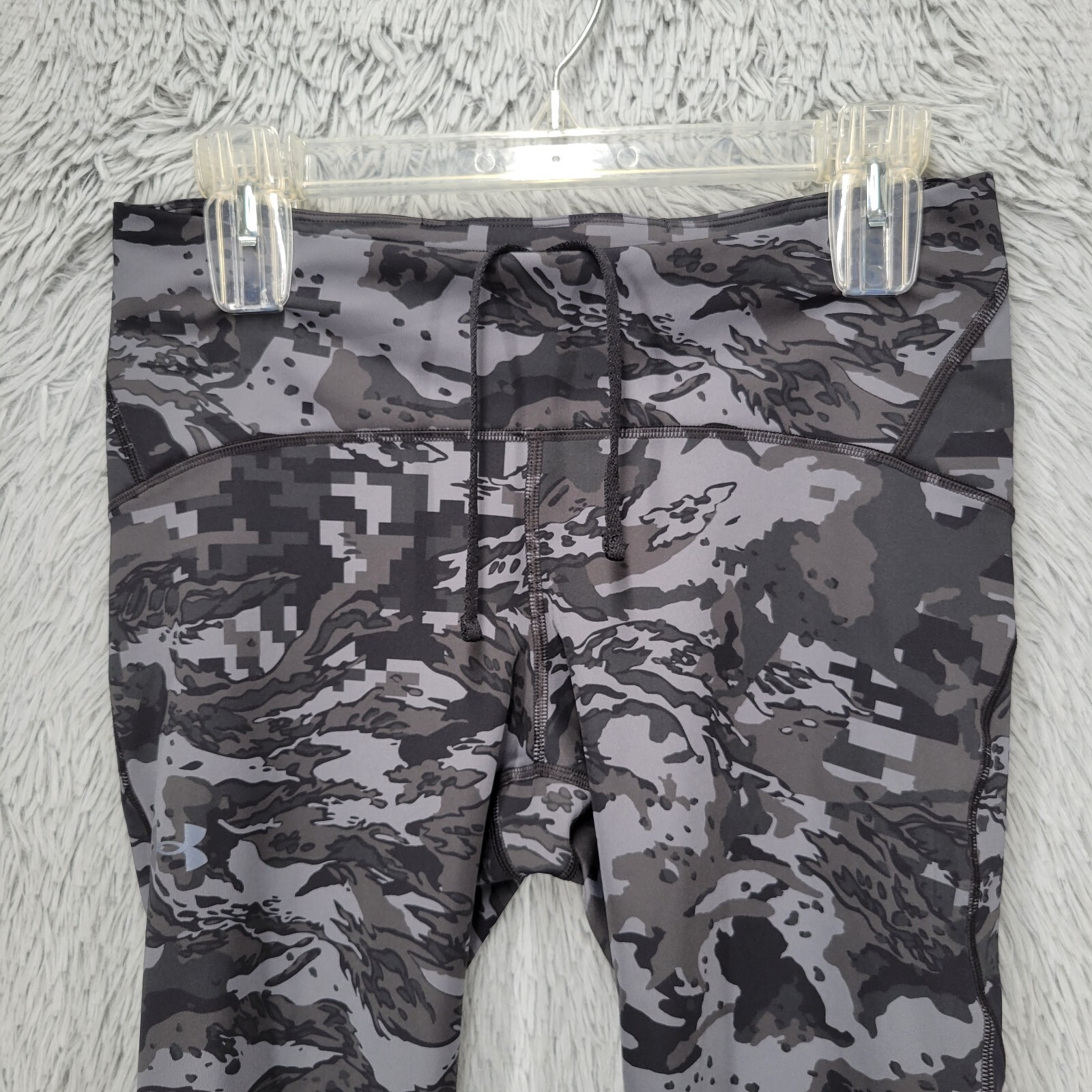 Under Armour Womens Large (28x16.5) Compression Capri Legging Gray Camo