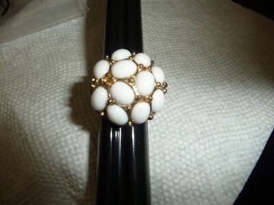 CLUSTER WHITE  STONES  SILVER  TONE SZ 6   STRETCH  RING #28/18-3
