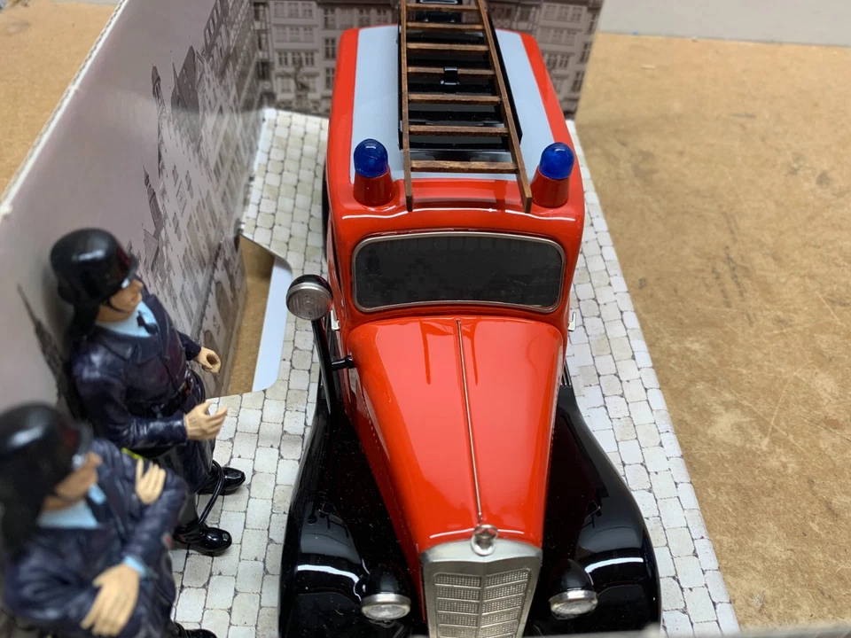SCHUCO MECANIQUE MERCEDES BENZ 170V FEUERWEHR 1/18 EN BOITE gé F3 - Photo 4/4