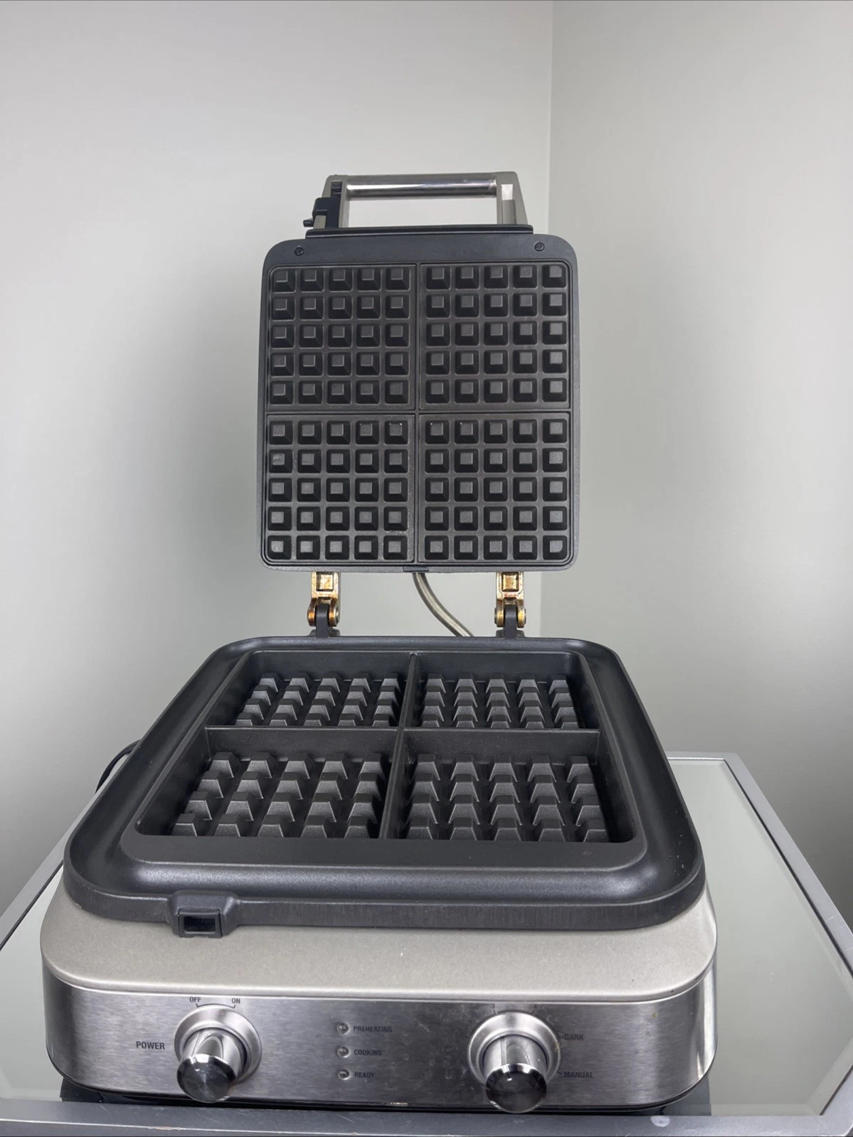 Breville BWM604BSS Smart Waffle Maker 4-Slice Brushed Stainless Steel