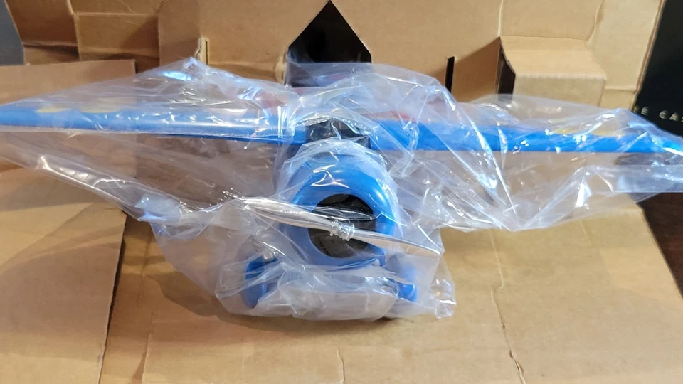 JEFF GORDON DUPONT 1932 LOCKHEED VEGA MODEL 5 RACING CHAMPIONS BANK  1:32  - Image 2 of 4