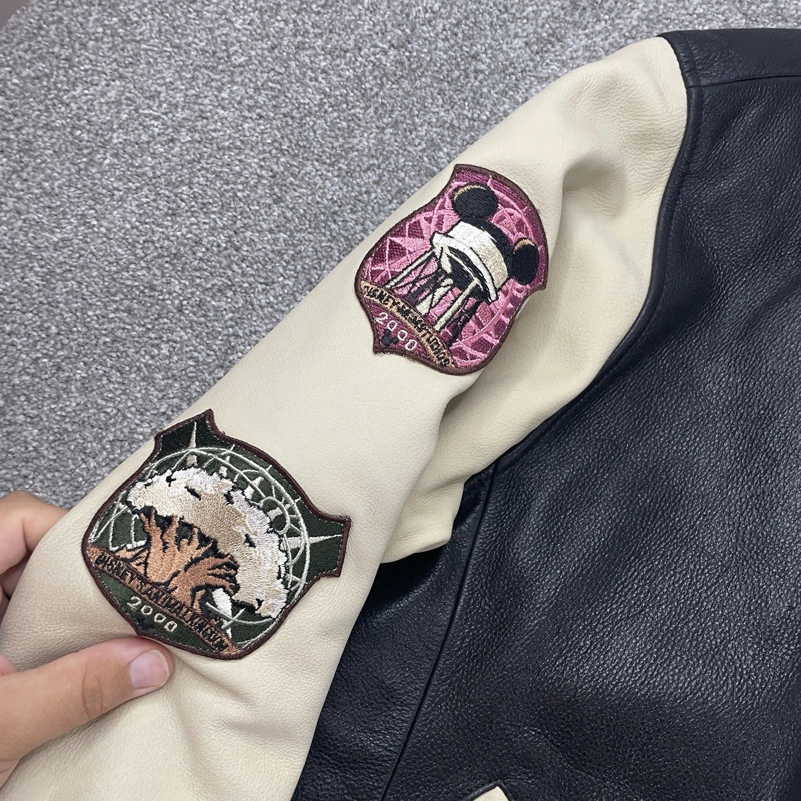 Vintage 2000 Walt Disney World Leather Varsity Bomber Jacket Member Patches Sz L - product detail image 6