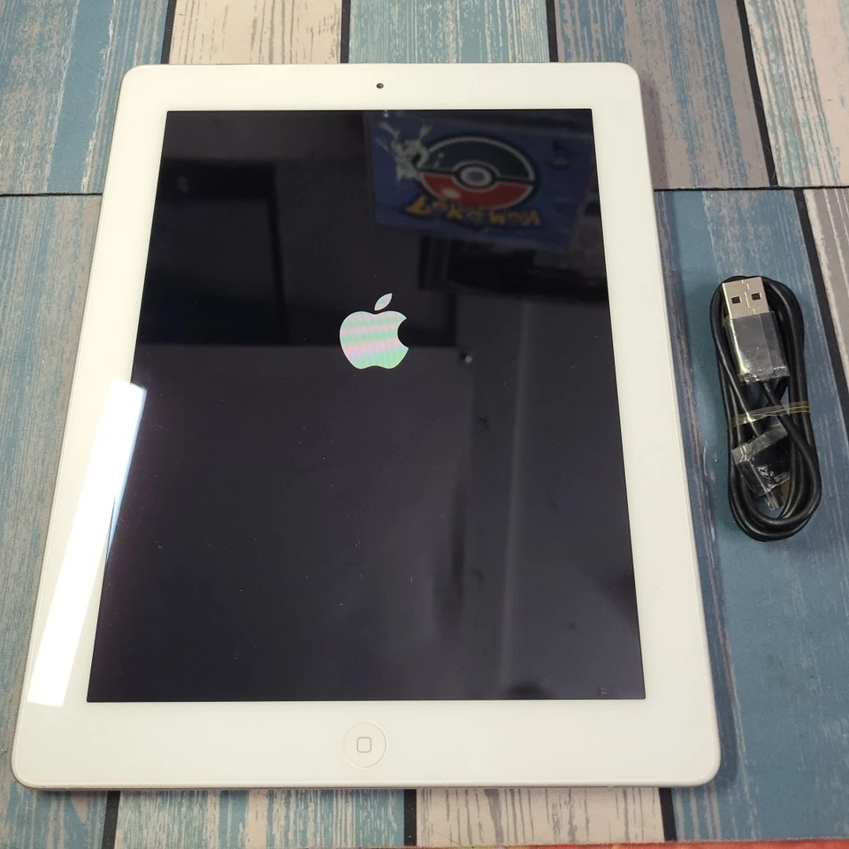 Apple A1397 iPad 2 Tablet WiFi 64GB 9.7" Touch Camera iOS WHITE Original (WIPED) - Image 2 of 4