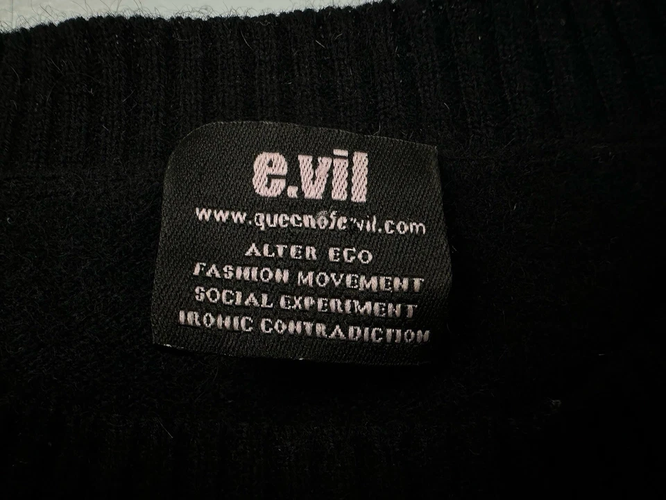 Свитер кашемировый Queen Of Evil L черный со стразами Saks Is A Girls лучший друг - Изображение 2 из 4