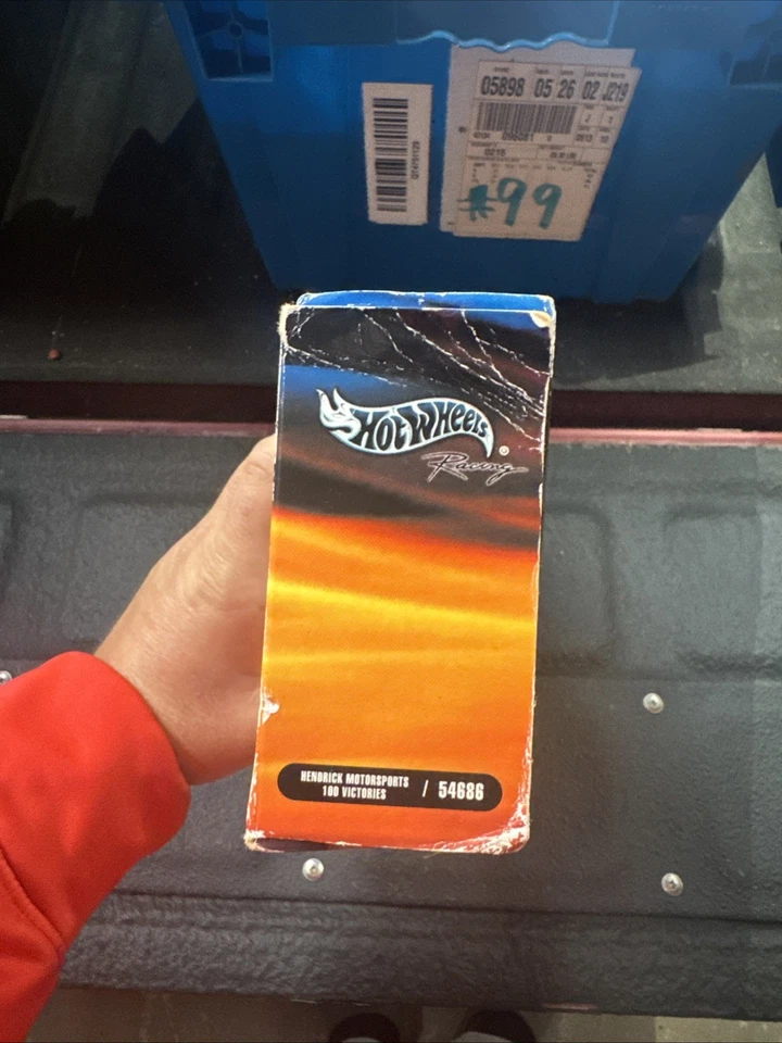 Hot Wheels Hendrick Motorsports 100 Victories Transporter NASCAR Diecast 1:64 Foto 2 de 4