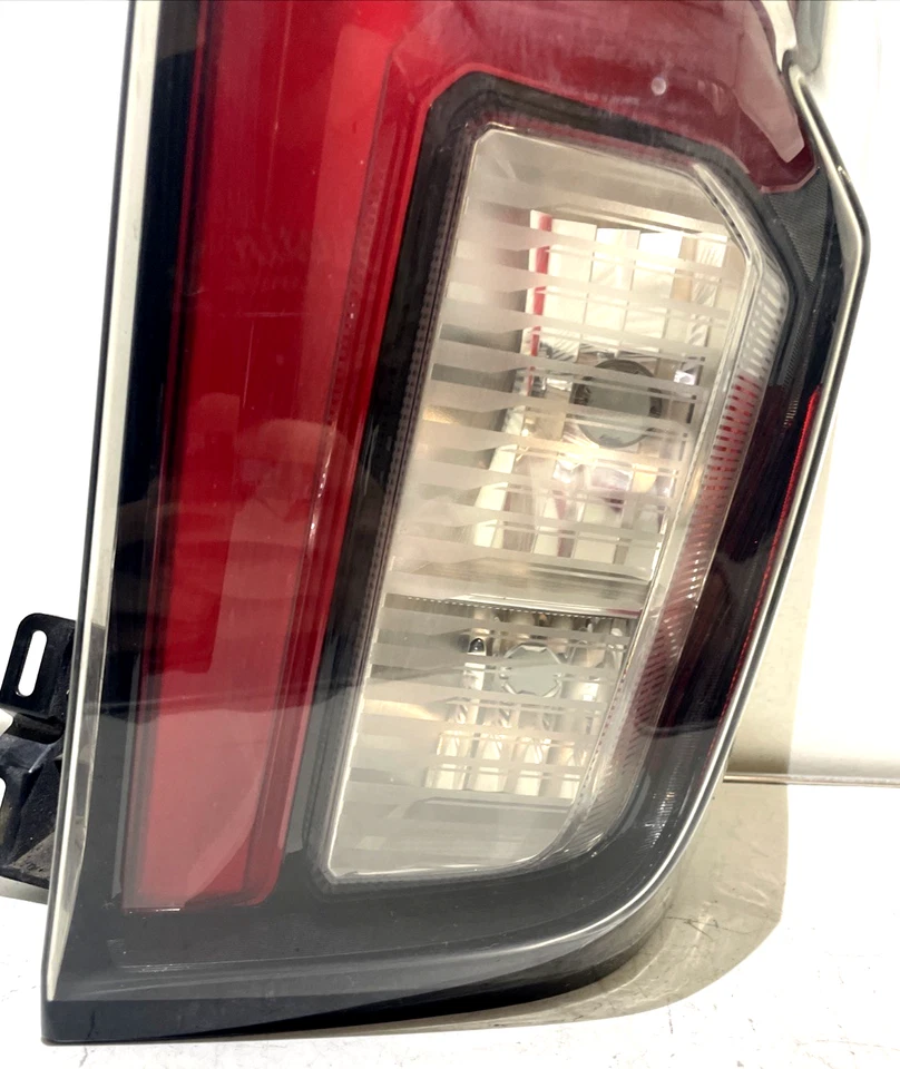 2021 - 2024 Chevrolet Suburban Tahoe Halogen Tail Light Passenger Right OEM 2162 - Image 4 of 4