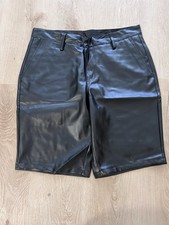 Schwarze Herrenshorts im Punk-Stil Kunstleder mit einem Taillenumfang von 84 cm