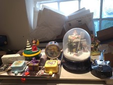10 x SPIELUHR, Gitarre, Winterlandschaft, Spinnrad Pling Plong, Dancing Clown