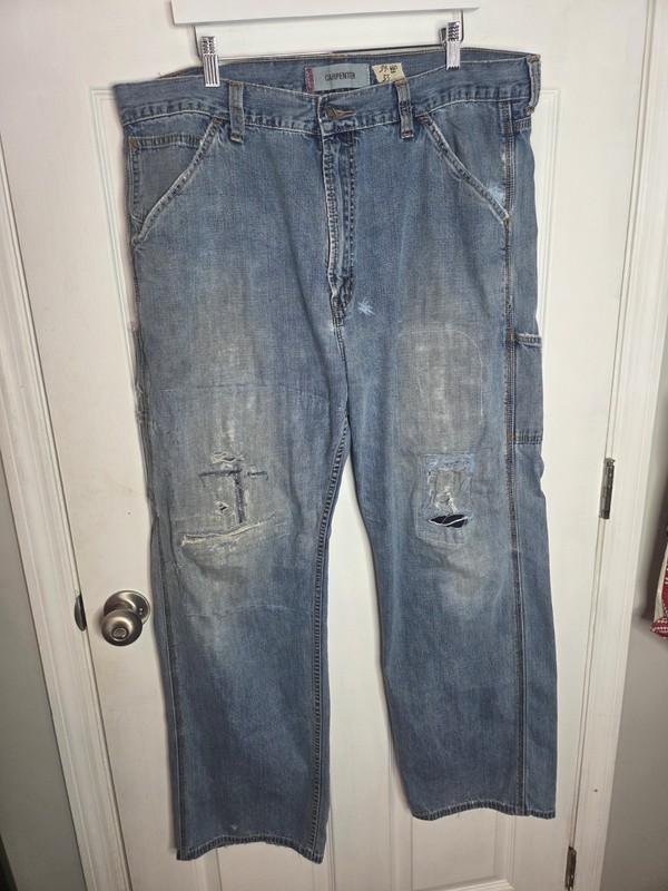 Men's VINTAGE Levi's Carpenter Jeans Size 38x32 (MEASURES DIFFERENTLY)