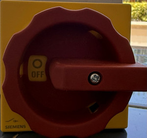 Siemens 3LD2704-0TK53 Load Break Switch 3-Pole 100A 690V Red/Yellow