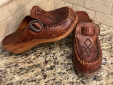 Vintage 70s Leather Wood Clogs QualiCraft Brazil Sz 8 Embroidery Stitching Shoes