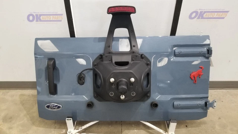 24 FORD BRONCO REAR BACK DOOR TAILGATE BLUE WITH SPARE CARRIER STOP LIGHT - Изображение 3 из 4