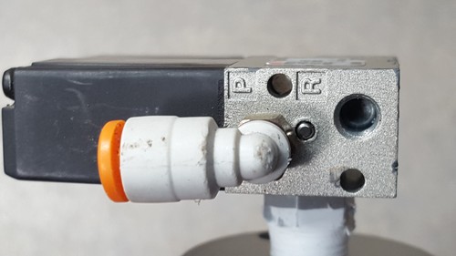 Swagelok 6LVV-DPVR4-P-C Bellows Flow Valve W/ SMC NVZ110-9MZ-M5-X51 SOLENOID. - Picture 8 of 12