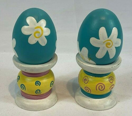 2 Vintage 1999 Hand Painted "Flower Power" Wooden Eggs & Egg Cups 4 1/2" Tall - Zdjęcie 1 z 6