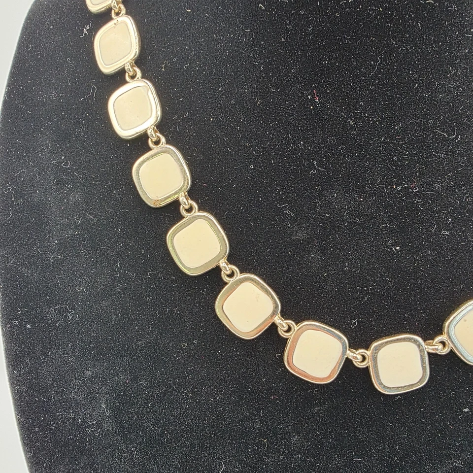 Womens Gold Tone Beige Collar Necklace Square Pendant 22" Quiet Luxury Pre-loved - Image 2 of 4