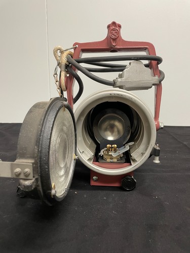 Mole-Richardson - 4821 - 650W Tweenie II Solarspot Fresnel Tungsten Light - Foto 3 di 3