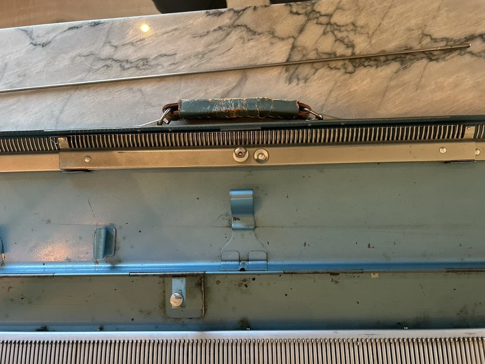 Máquina de Tricô Brother Customline 47 - Usado, Estado Não Verificado, Veja Fotos - Imagem 3 de 4