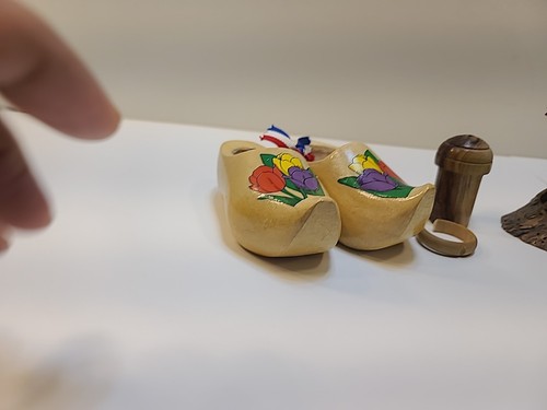 Vintage Carved Wood Camel w Wood Salt & Pepper Shaker And Miniature Dutch Shoes - Picture 14 of 22