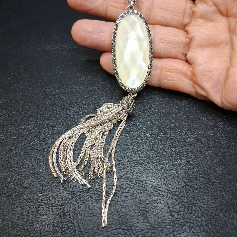 LUCKY BRAND Hematite Beads Necklace & Cream/Gray Lucite Tassel Silver Tone. - Изображение 2 из 4