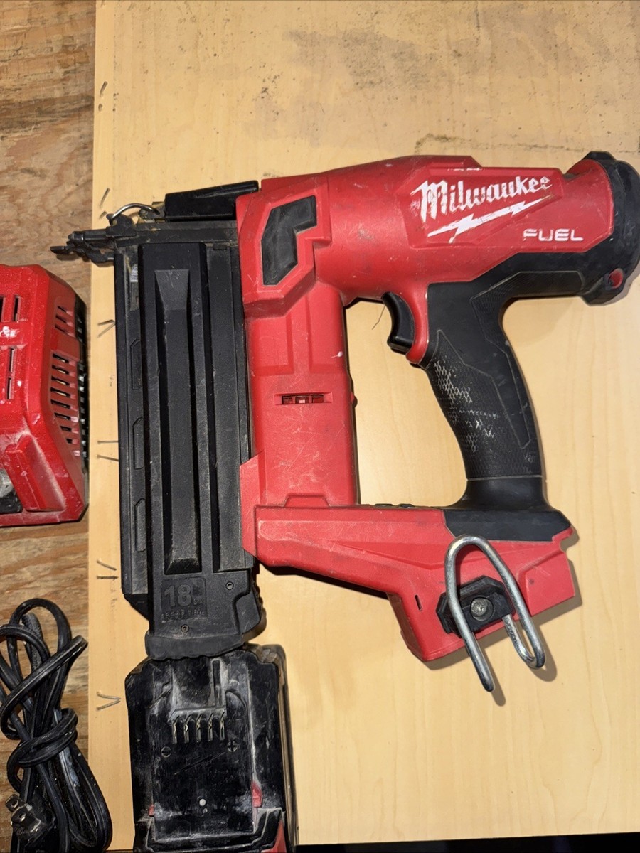 Milwaukee 2746-20 M18 Fuel 18GA Brad Nailer with Battery and