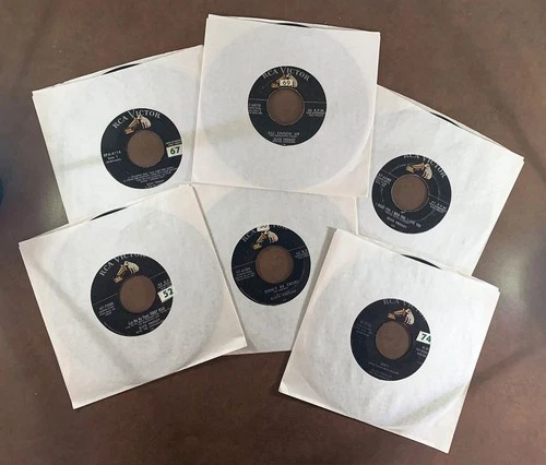 Elvis Presley 45 RPM original vinyl recordings from the 1950s / Set Of 6