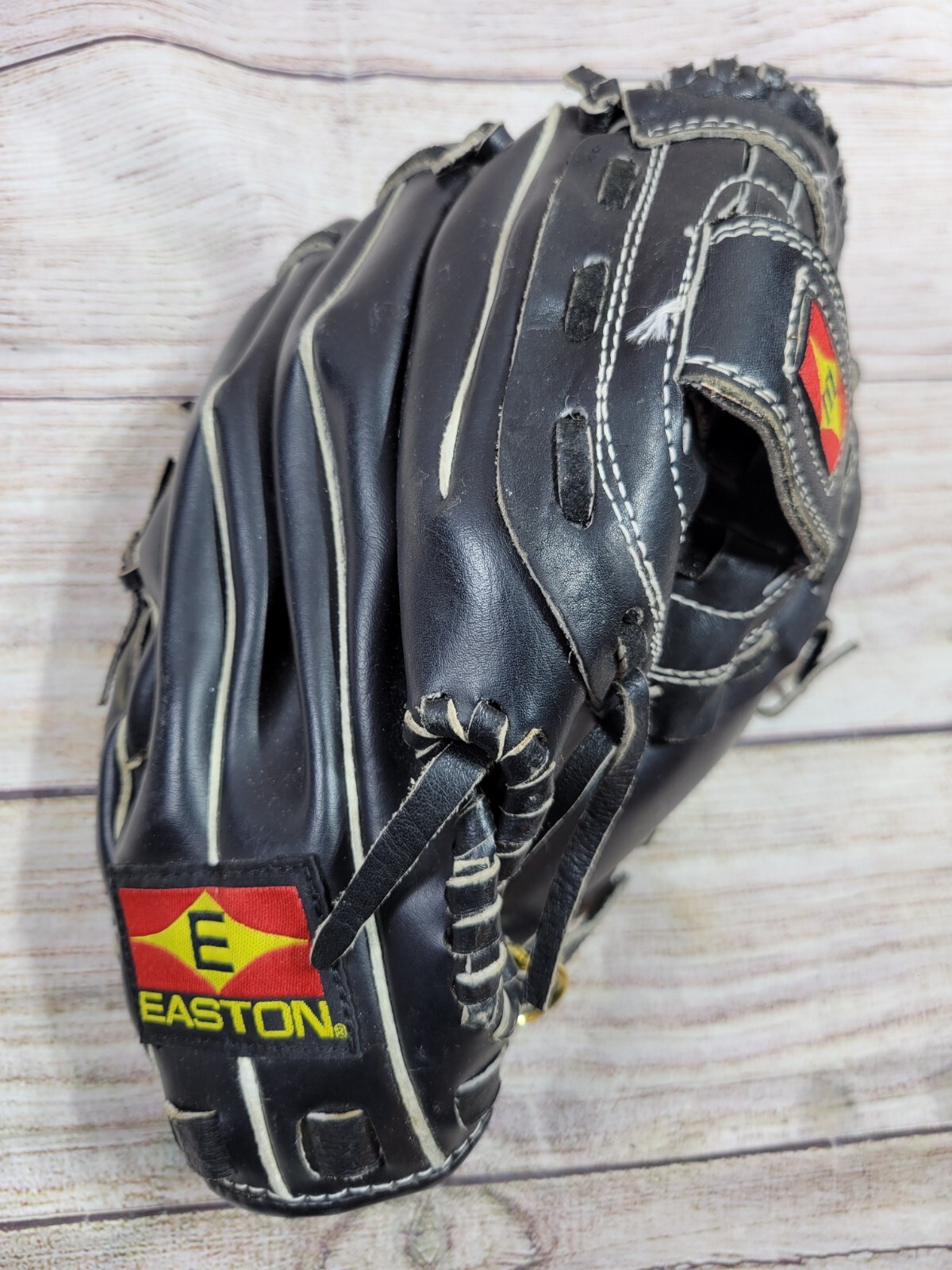 EASTON EX613B 11 inch Black Right Hand Throw RHT Baseball So