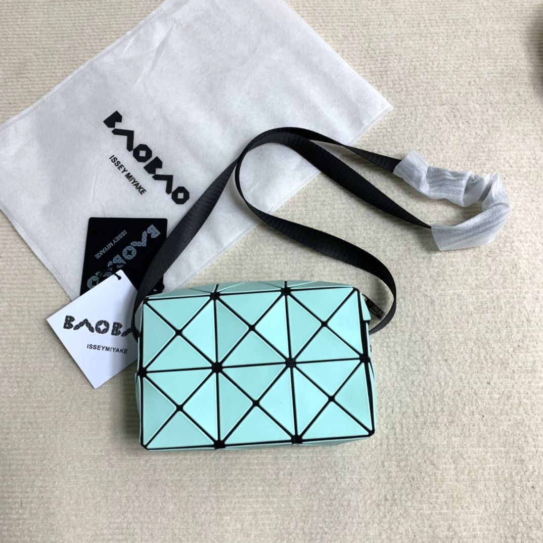 Bao Bao ISSEY MIYAKE 2 way Shoulder Bag (3×2 panels) 3 Bao Bao ISSEY MIYAKE 2 way Shoulder Bag (3×2 panels) 3