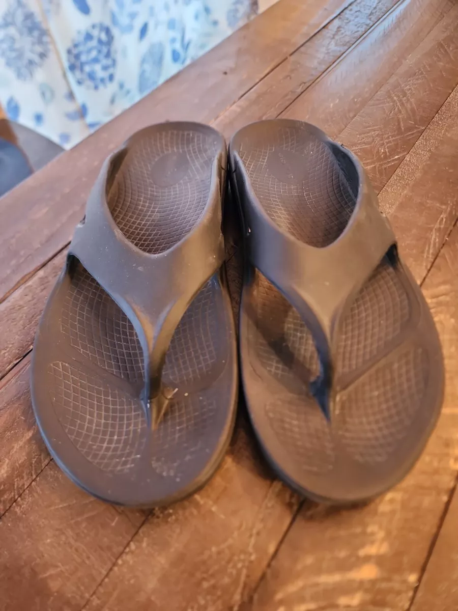 Men's hotsell oofos slides
