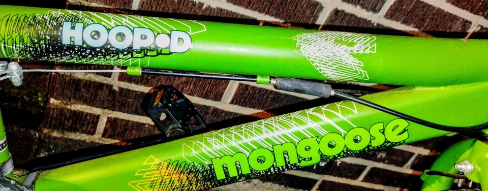 Esta bicicleta BMX Mongoose Hoop D en verde es perfecta para los niños que aman montar. Foto 4 de 4