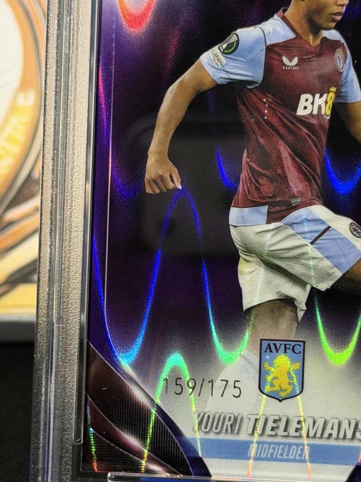 2023 - 24 TOPPS CROMO UCC #108 YOURI TIELEMANS PÚRPURA RAYO ONDA/175 PSA 9 COMO NUEVO Foto 2 de 3