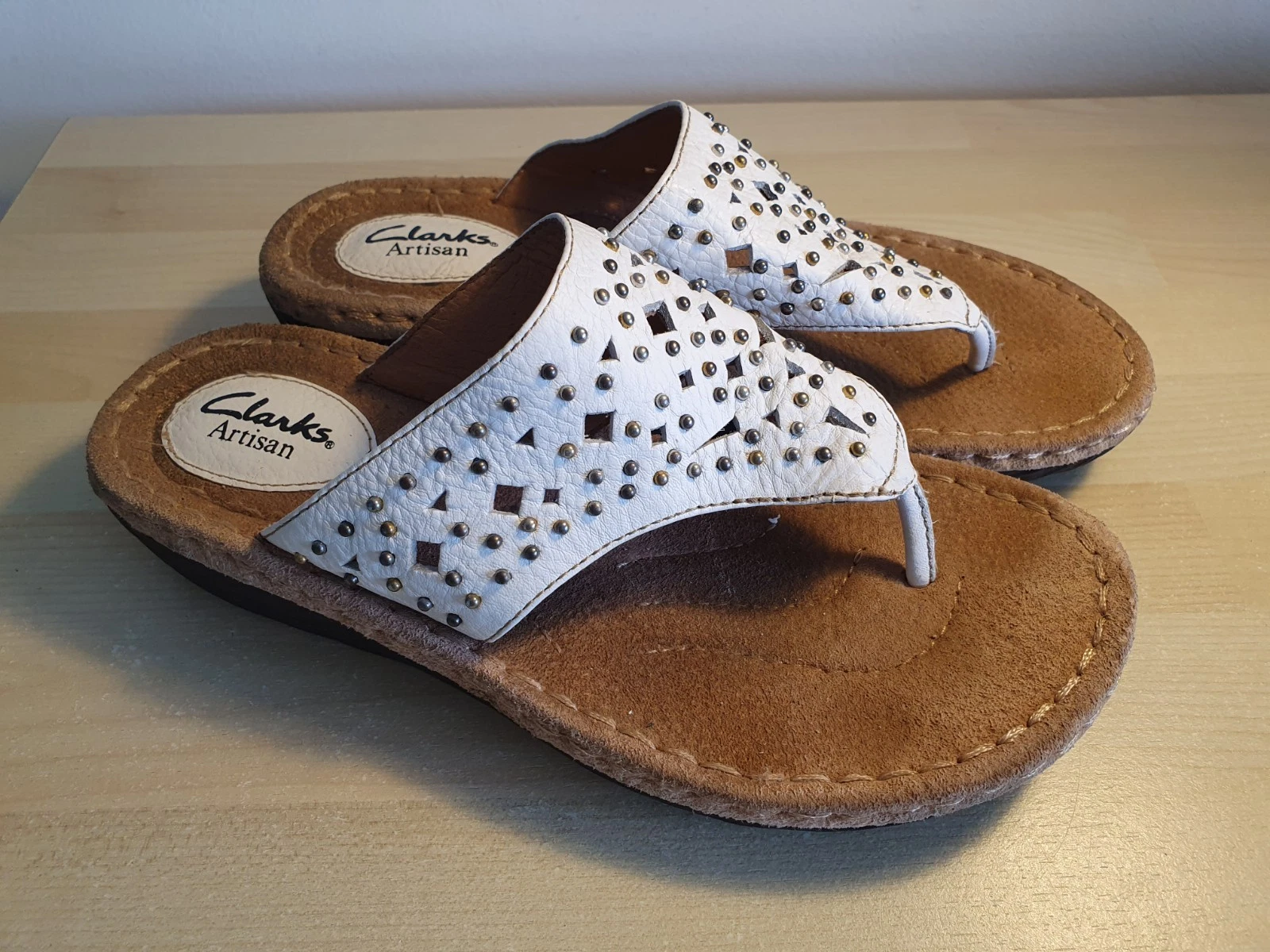 Sandali Clarks Artisan taglia UK4 pelle bianca comodi perizoma estivi