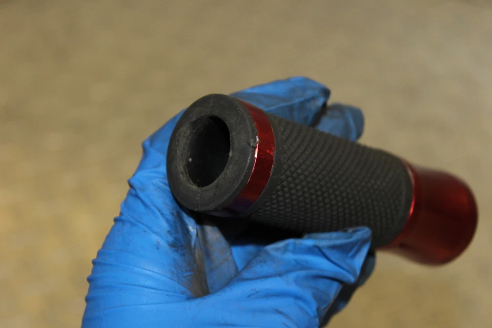 1999 YAMAHA YZF R1 YZFR1 APERTO DE ACELERADOR DIREITO - Imagem 3 de 4