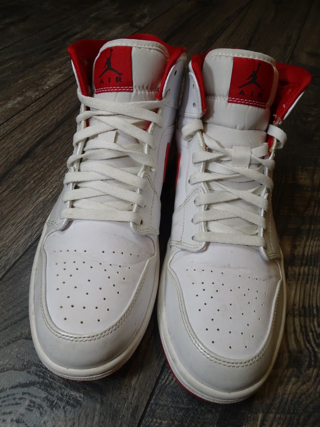 jordan retro 1 white black red