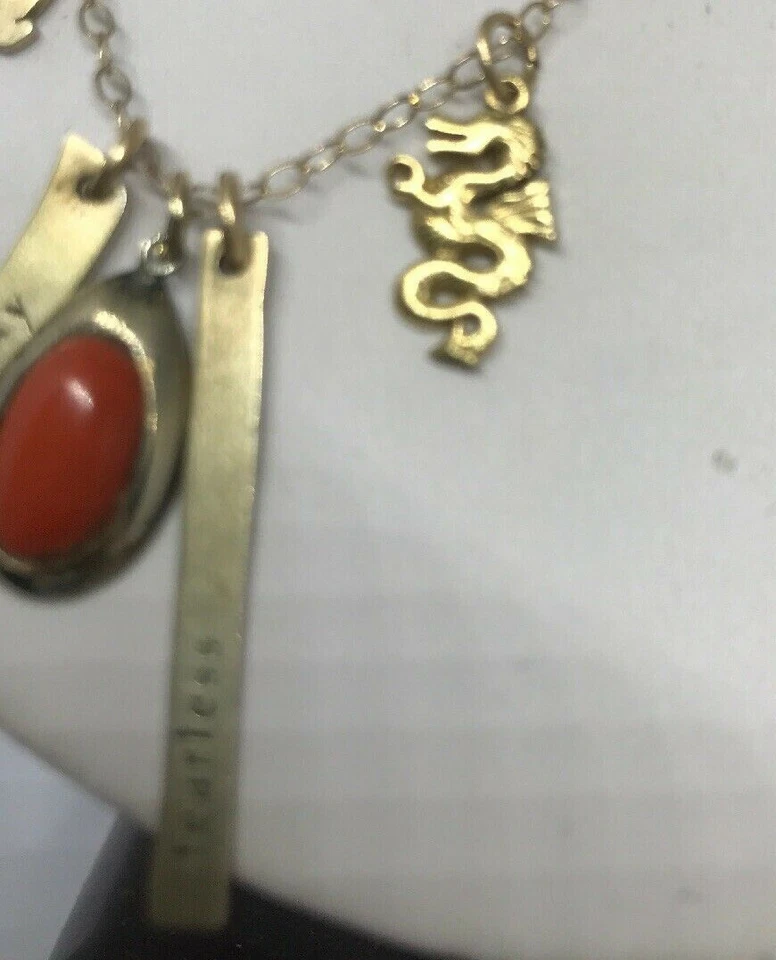 CATENINA CON  5 CHARMS PORTAFORTUNA IN ARGENTO 925 PLACCATO ORO E CORALLO - Immagine 3 di 4