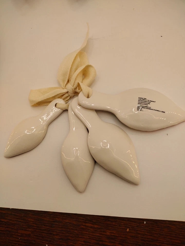 LTD Commodities Christmas measuring cups and spoons set of 4 each, Super cute! - Image 3 of 4