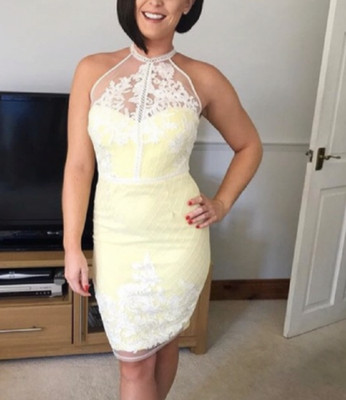 Lipsy gelb figurbetontes Kleid Größe 10 UK Anlass Party Spitze bestickt Abend