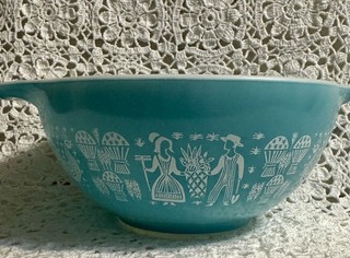 Pyrex RARE misprint 442 Lady on the left. Butterprint Cinderella.