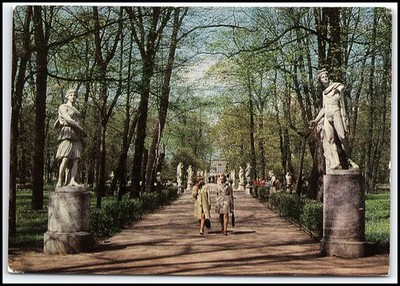 Vtg 1978 Leningrad USSR Summer Garden Park Statues People Postcard K023