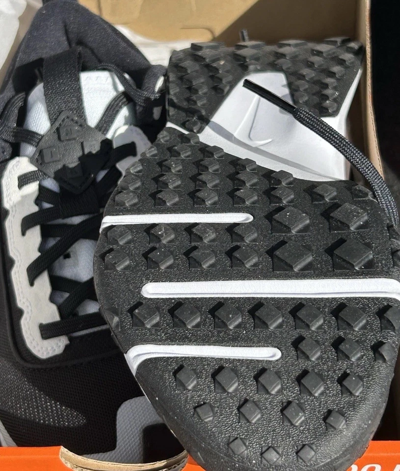 Zapatos de césped de softbol talla 6 (GS) Nike (7,5 para mujer) nunca usados Foto 4 de 4