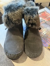 Minnetonka Side Lace Cuff Boot Smokey Grey Size 9
