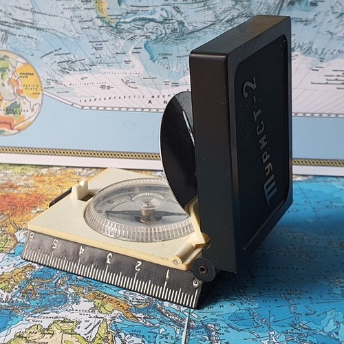 Vintage Soviet Old Travel Compass USSR "TOURIST-2" with Ring for Convenience - Picture 4 of 10