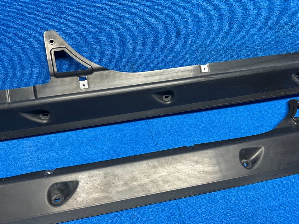 AUDI Q7 2017-2019 FALDÓN IZQUIERDO Y DERECHO BASCULANTE MOLDEADO PROTECTOR CONTRA SALPICADURAS JUEGO OEM Foto 4 de 4