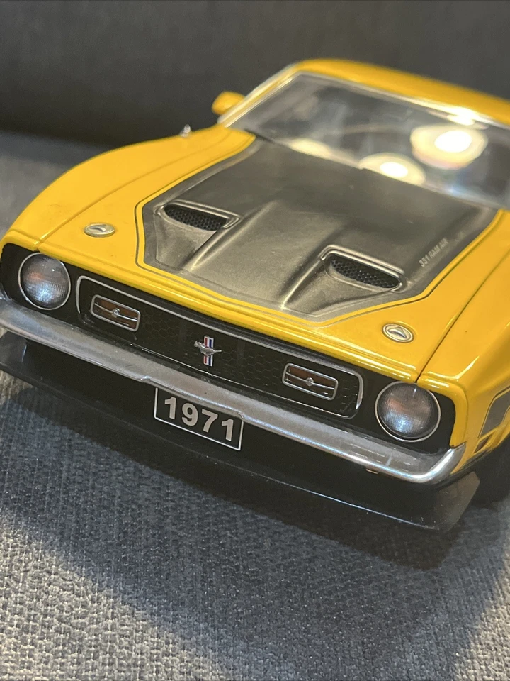 AUTOart Millennium, Ford Mustang Mach I, Yellow, 1:18 Scale Car Auto Art 2002 - Image 2 of 4