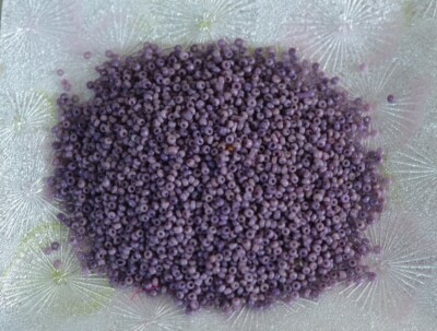 Antique Seed Beads, Opaque Mauve Purple Ombre, 19 Bpi, 7g, 1920s